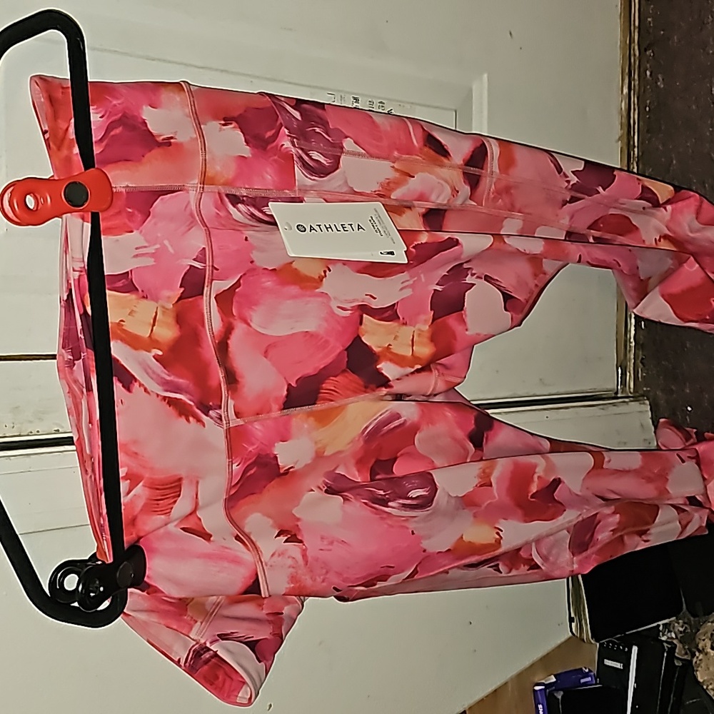 NWT Athleta ultimate stash II capri